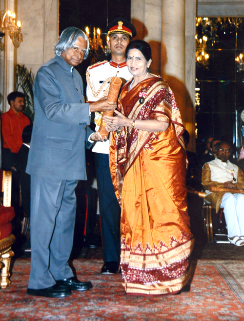 Pratibha Ray awarded by APJ Abdul Kalam