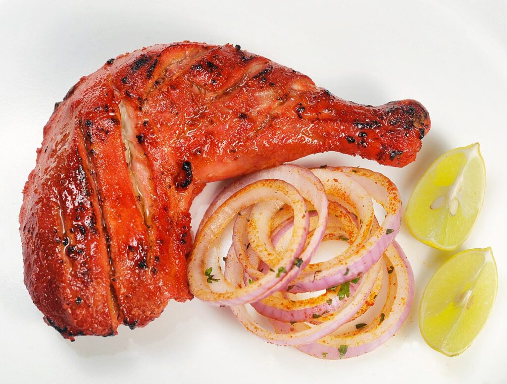 Tandoori_chicken_laccha_piyaz1_(36886283595)